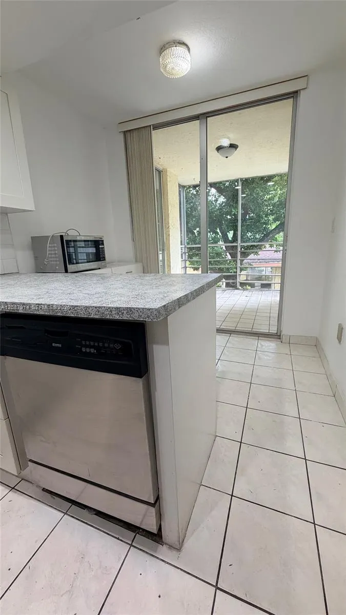 17890 W Dixie Hwy 215 Hwy #215 North Miami Beach, FL 33160