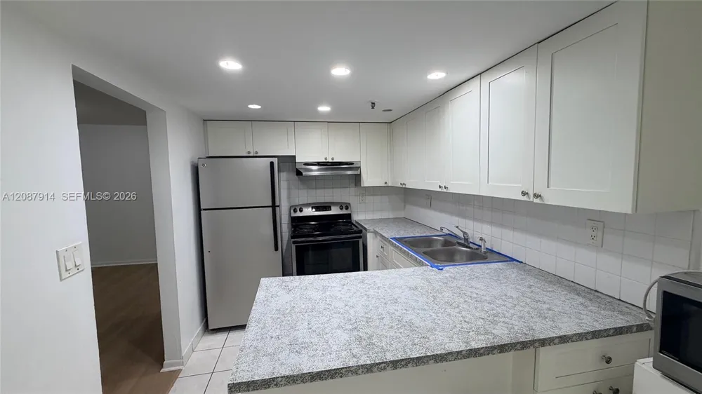 17890 W Dixie Hwy 215 Hwy #215 North Miami Beach, FL 33160