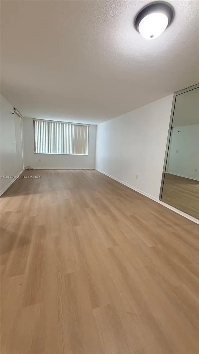 17890 W Dixie Hwy 215 Hwy #215 North Miami Beach, FL 33160