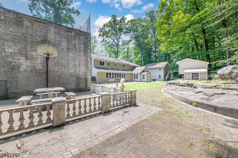 90 Emmans Rd Roxbury, NJ 07852