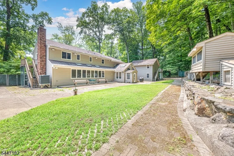 90 Emmans Rd Roxbury, NJ 07852
