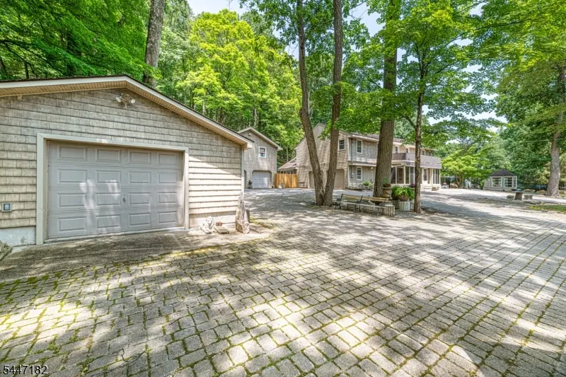 90 Emmans Rd Roxbury, NJ 07852