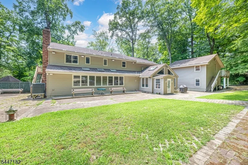 90 Emmans Rd Roxbury, NJ 07852