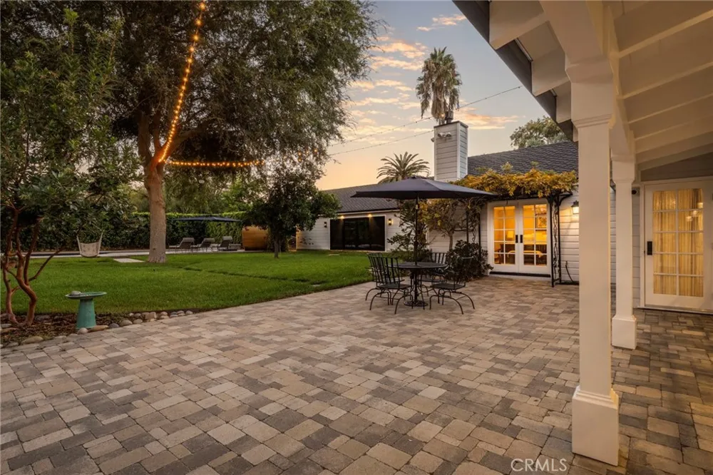 23534 Hatteras Street Woodland Hills, CA 91367