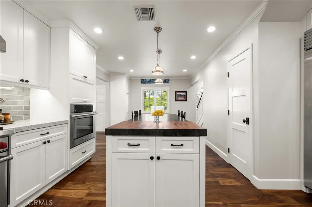 23534 Hatteras Street Woodland Hills, CA 91367