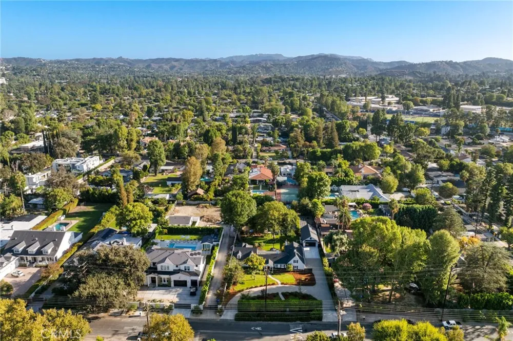 23534 Hatteras Street Woodland Hills, CA 91367