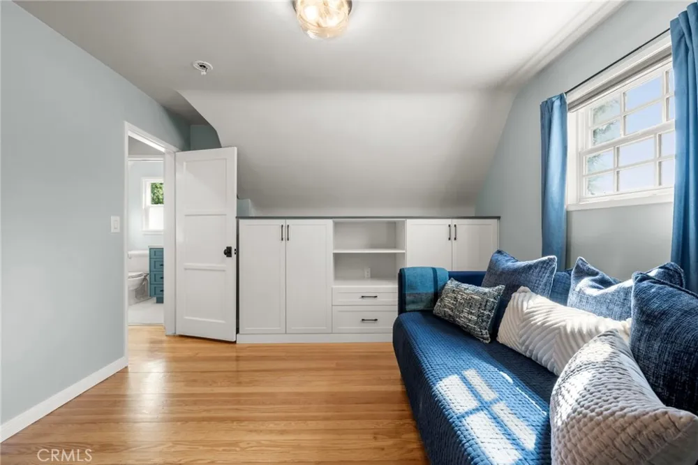23534 Hatteras Street Woodland Hills, CA 91367