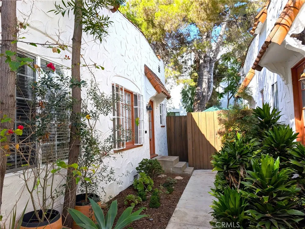 3311 S Durango Los Angeles, CA 90034
