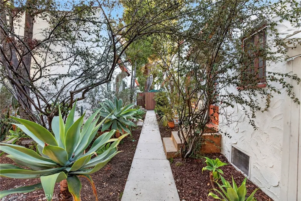 3311 S Durango Los Angeles, CA 90034