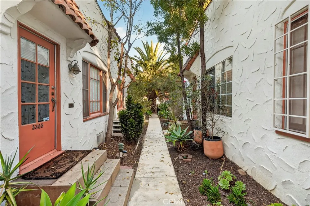 3311 S Durango Los Angeles, CA 90034