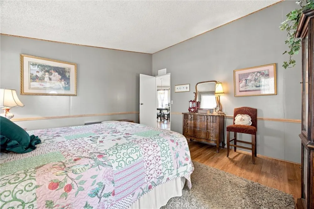 126 Set Bakersfield, CA 93308