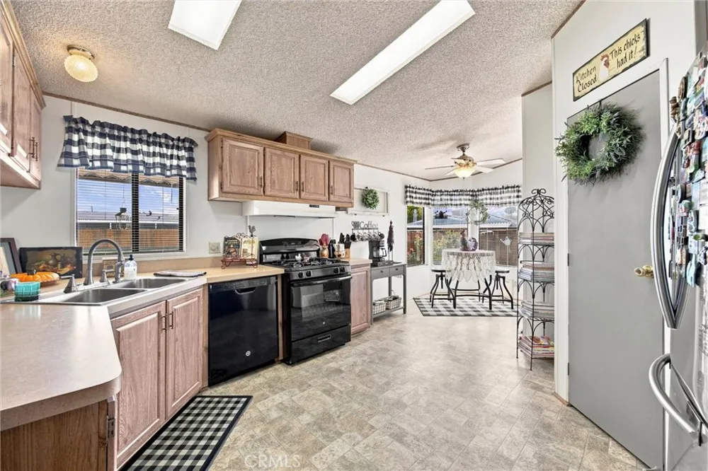 126 Set Bakersfield, CA 93308