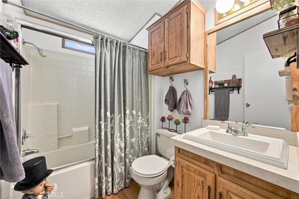 126 Set Bakersfield, CA 93308