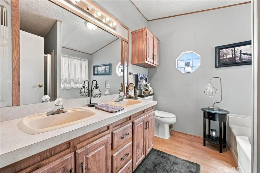 126 Set Bakersfield, CA 93308