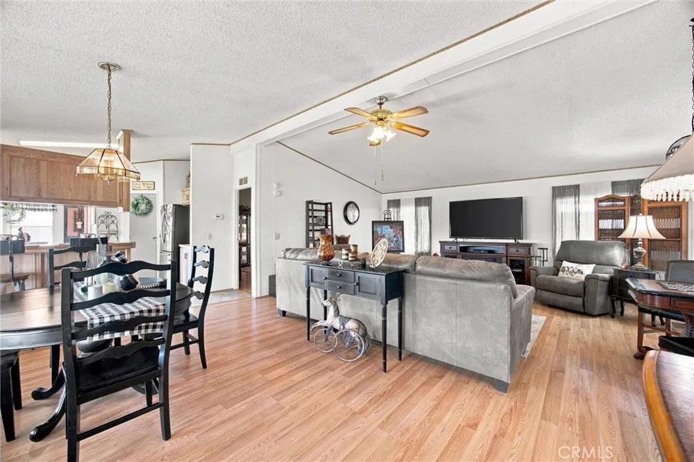 126 Set Bakersfield, CA 93308