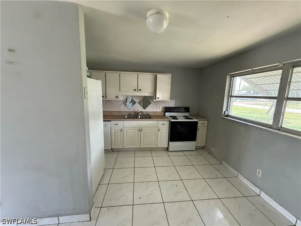 NE 15th Avenue Cape Coral, FL 33909