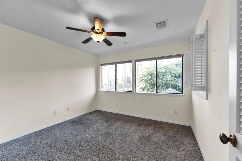 109 W 10th Street W Houston, TX 77008