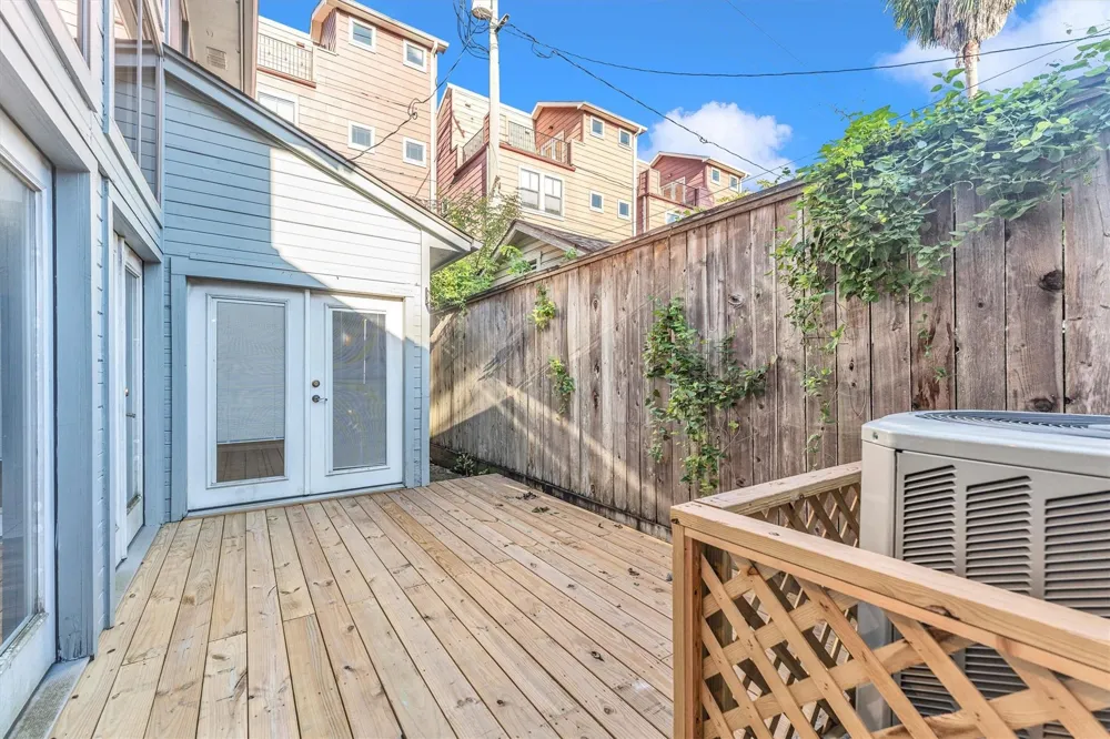 109 W 10th Street W Houston, TX 77008
