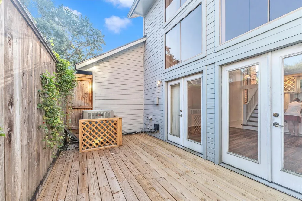 109 W 10th Street W Houston, TX 77008