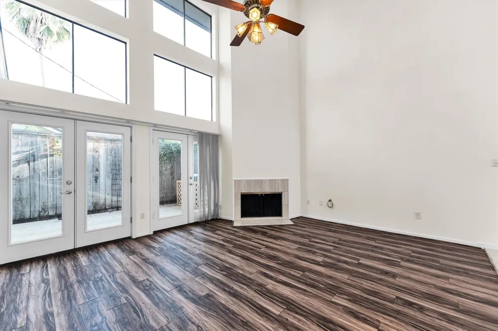 109 W 10th Street W Houston, TX 77008