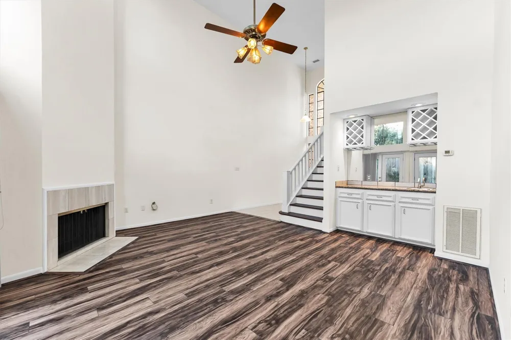 109 W 10th Street W Houston, TX 77008