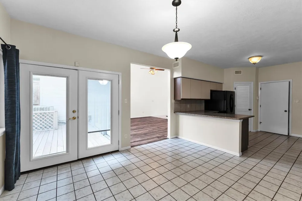 109 W 10th Street W Houston, TX 77008