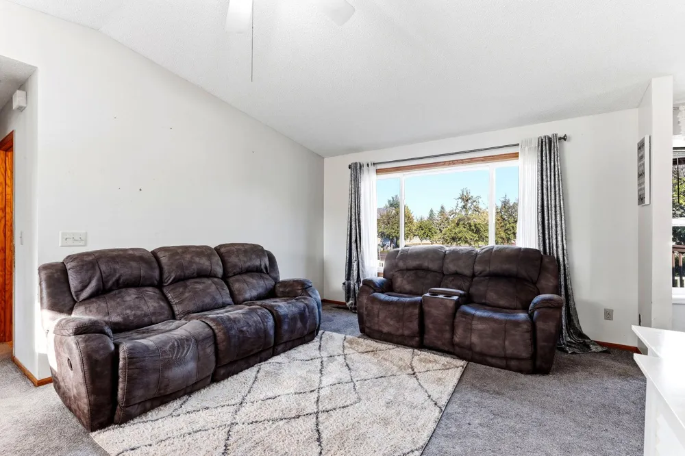 11012 Edgewood Avenue Champlin, MN 55316