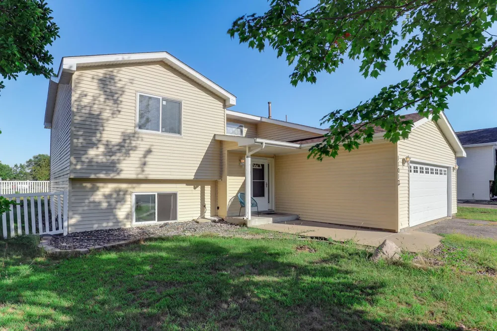 11012 Edgewood Avenue Champlin, MN 55316