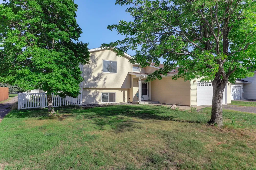 11012 Edgewood Avenue Champlin, MN 55316