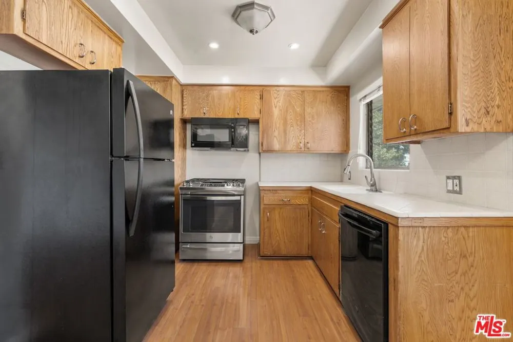 50 S Meridith Ave #4 Pasadena, CA 91106
