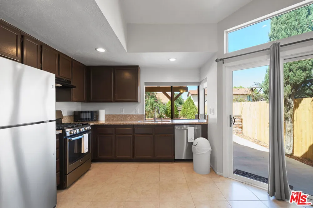 37519 Rose Street Palmdale, CA 93552