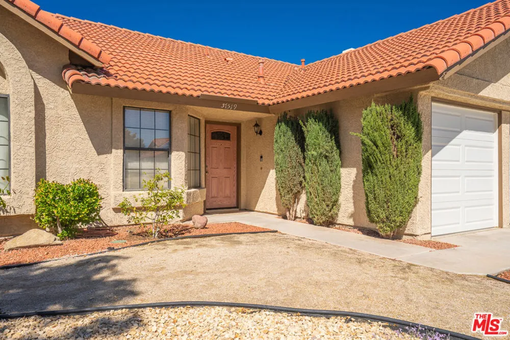 37519 Rose Street Palmdale, CA 93552