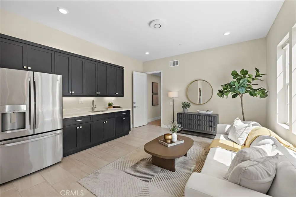 77 Pelican Irvine, CA 92618