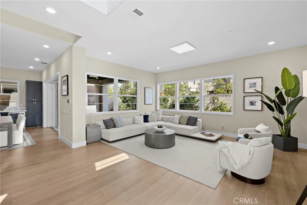 77 Pelican Irvine, CA 92618