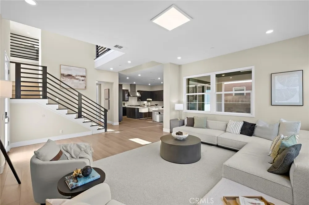 77 Pelican Irvine, CA 92618