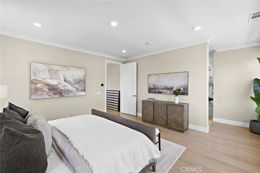 77 Pelican Irvine, CA 92618