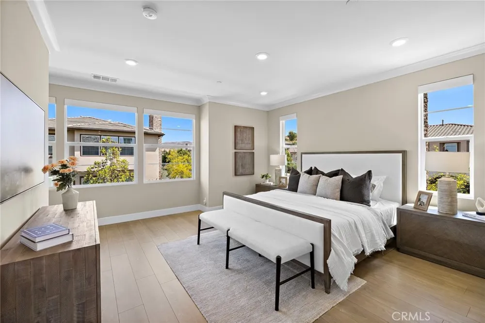 77 Pelican Irvine, CA 92618