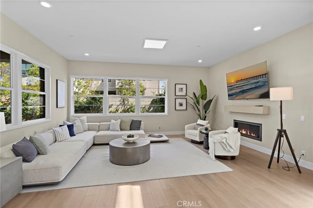 77 Pelican Irvine, CA 92618