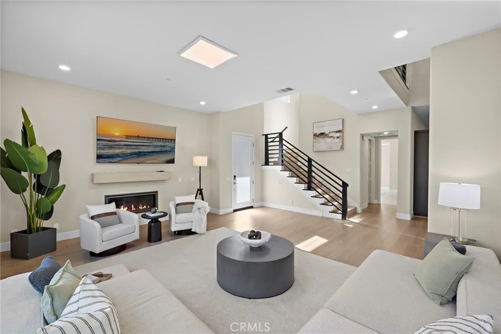 77 Pelican Irvine, CA 92618