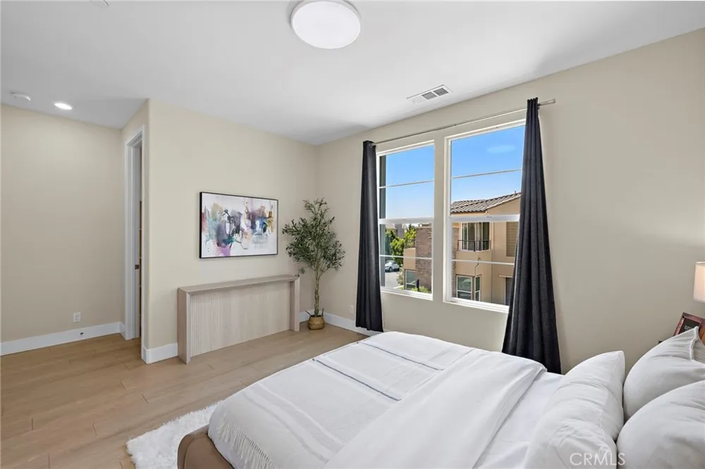 77 Pelican Irvine, CA 92618