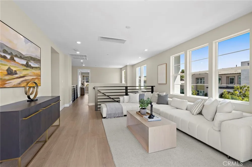 77 Pelican Irvine, CA 92618