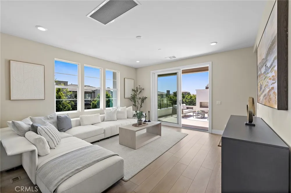 77 Pelican Irvine, CA 92618