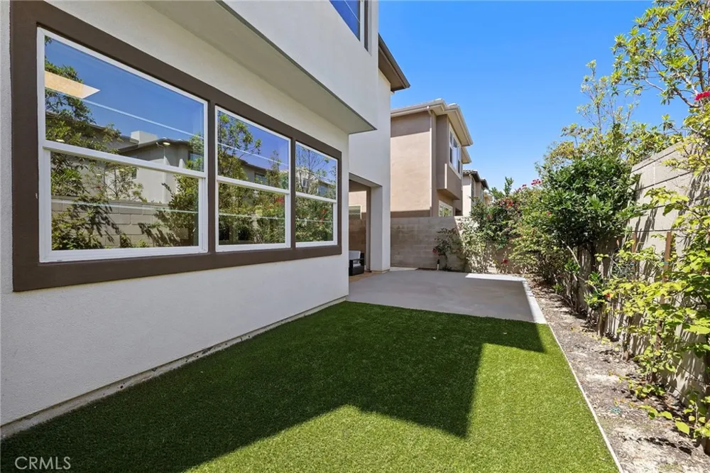 77 Pelican Irvine, CA 92618