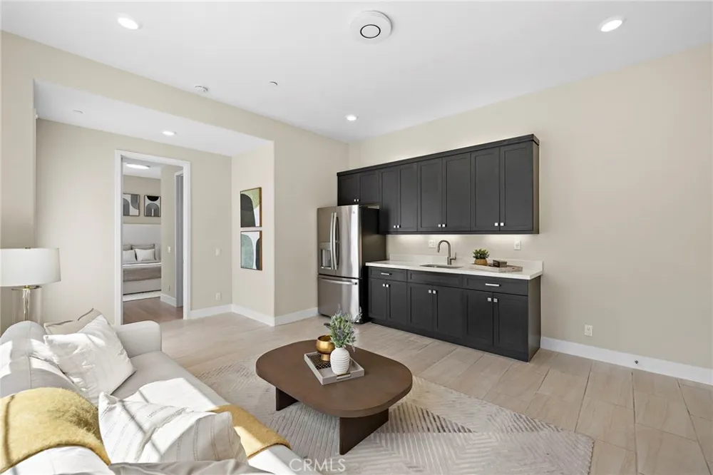 77 Pelican Irvine, CA 92618