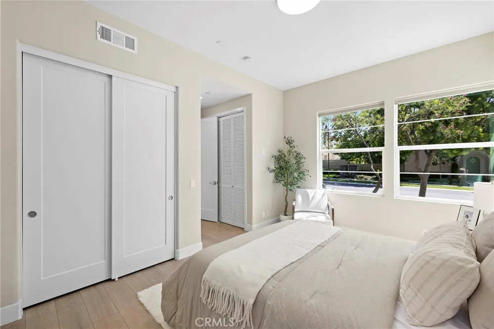 77 Pelican Irvine, CA 92618