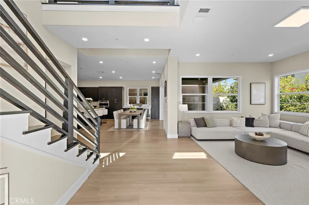 77 Pelican Irvine, CA 92618