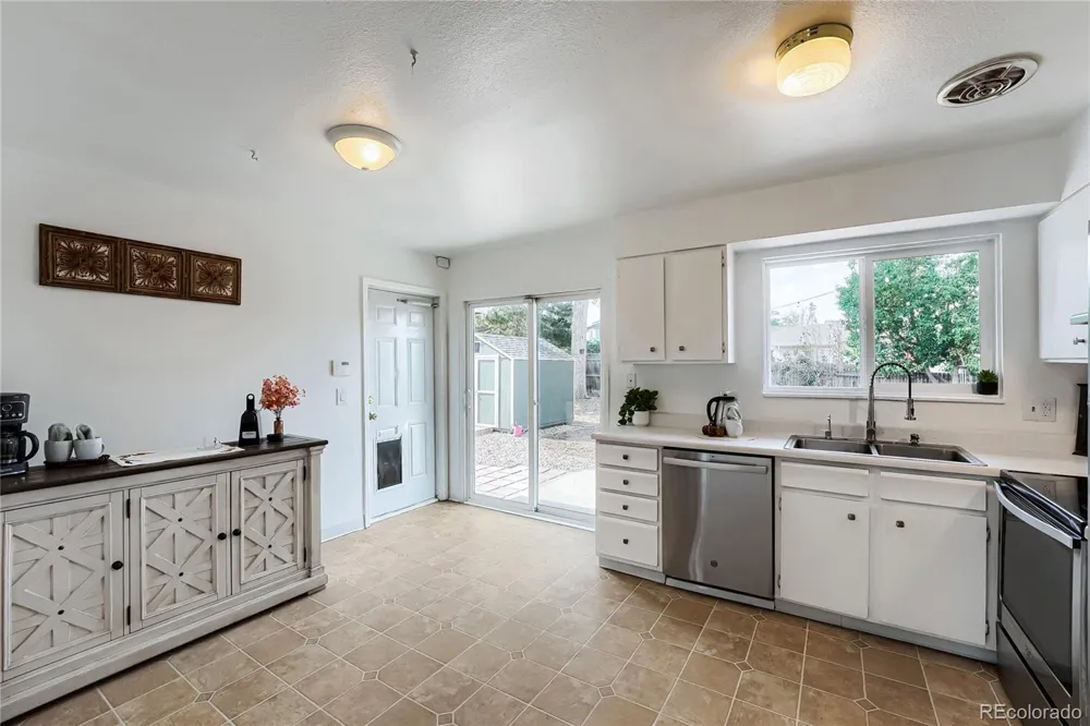 2591 S Naples Way Aurora, CO 80013