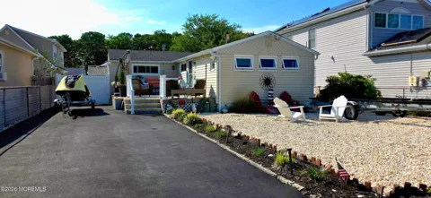 4 Cedar Crest Drive
