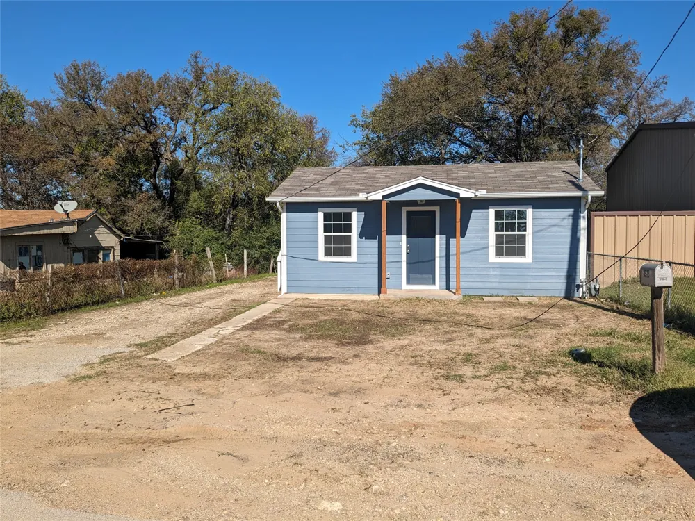 4916 Roadrunner Road Fort Worth, TX 76135