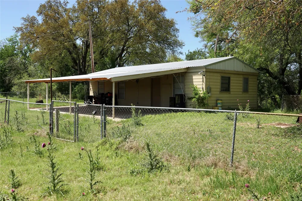 588 S County Road 430 Goldthwaite, TX 76844